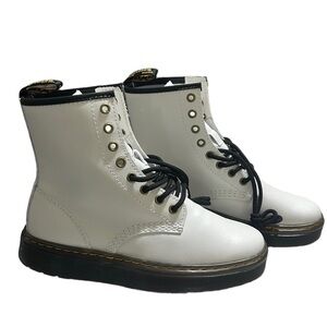 Dr Martens Zavala Combat boots White Leather
Unisex Size Women 7 Men 6